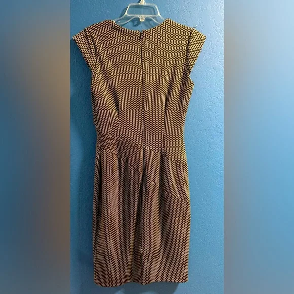 White House Black Market Quatrefoil Geo Slimming Sheath Dress Size 6 - Picture 10 of 14